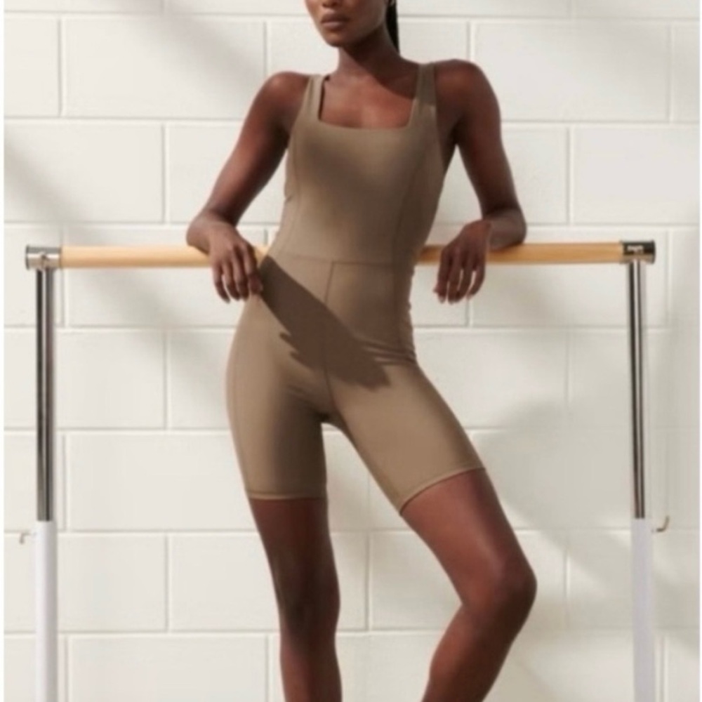 NWT Abercrombie & Fitch YPB SculptLUX Athletic Romper Taupe Tan Size XS Yoga
